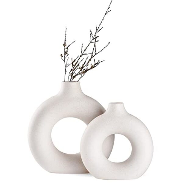 Sawoake Weiße Donut Keramik Vase Satz von 2 für Moderne Home Decor, Runde Matte Vasen für Pampasgras, Neutral Boho Nordic Minimalismus Stil Blumenvasen(Groß+klein)