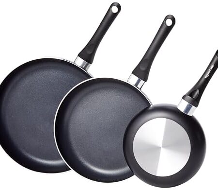 Amazon Basics 3-teiliges Bratpfannen-Set mit Antihaftbeschichtung, Größen: 20 cm, 25 cm und 30 cm, Schwarz