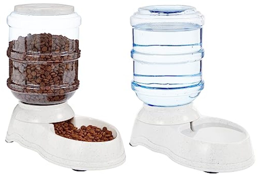 Amazon Basics 2 Stück, Hundefutter- und Wasserspender, Futter- und Wasserspender für Haustiere, Größe S, Klar, Grau