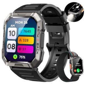 Smartwatch Herren Militär, 100 Tage Akku,Sportuhr mit Bluetooth-Anrufe,LED Taschenlampe,Kompass,100+ Sportmodi Fitness-Tracker,Herzfrequenz-SpO2-Schlaf-Monitor,2 Armbändern,Outdooruhr für Android iOS