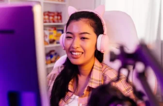 Wie vergleichen sich Headsets mit offener und geschlossener Rückseite beim Gaming?