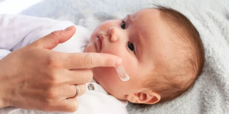 Was ist der beste Weg, ein Babyekzem zu behandeln?