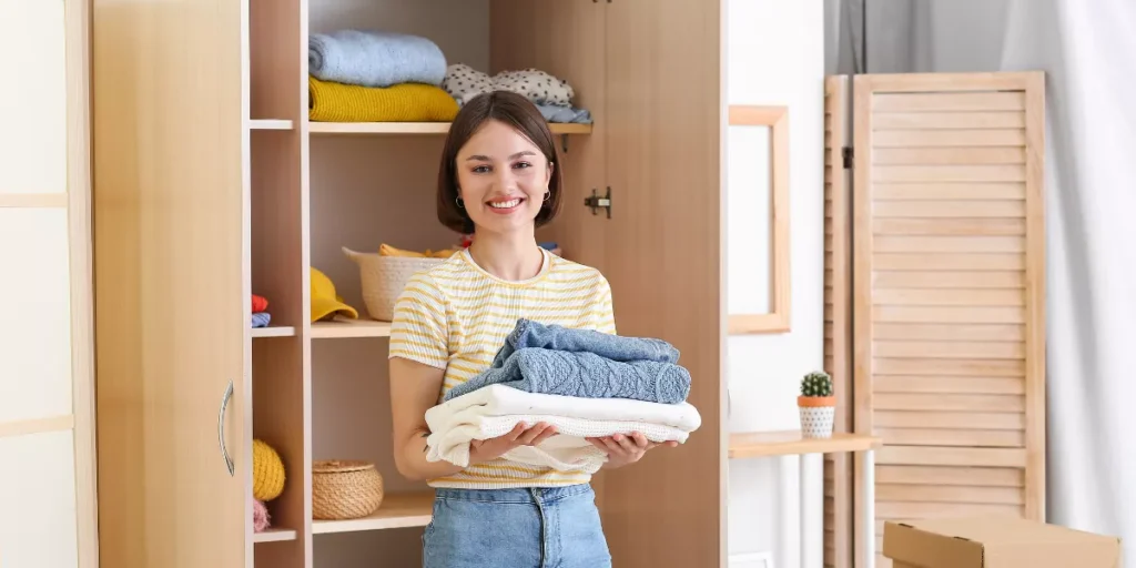 So organisieren und lagern Sie Babykleidung effektiv