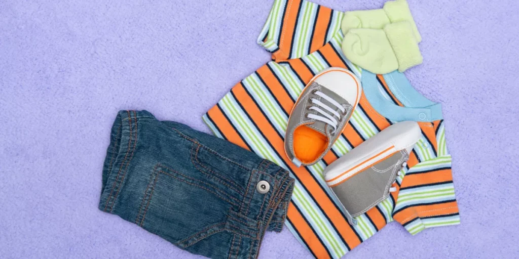 Wie wählt man die richtige Größe für Babykleidung aus?