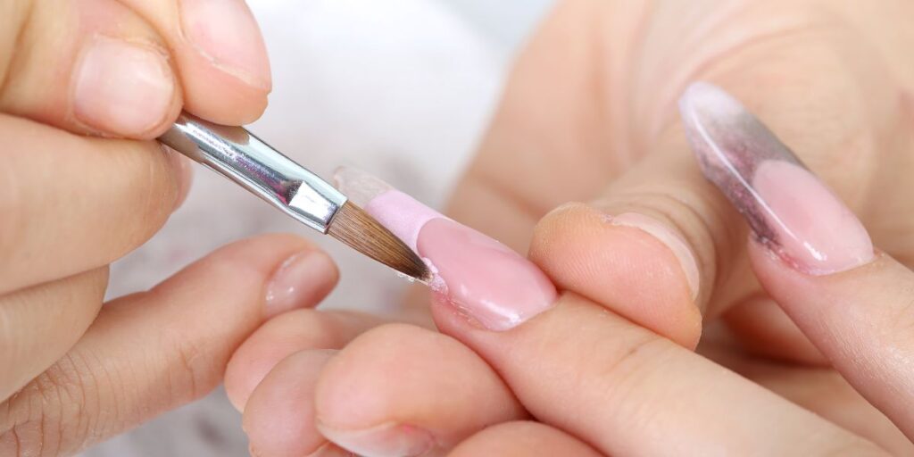 Was sind die besten Nagelpflegepraktiken für empfindliche Haut? - Bild